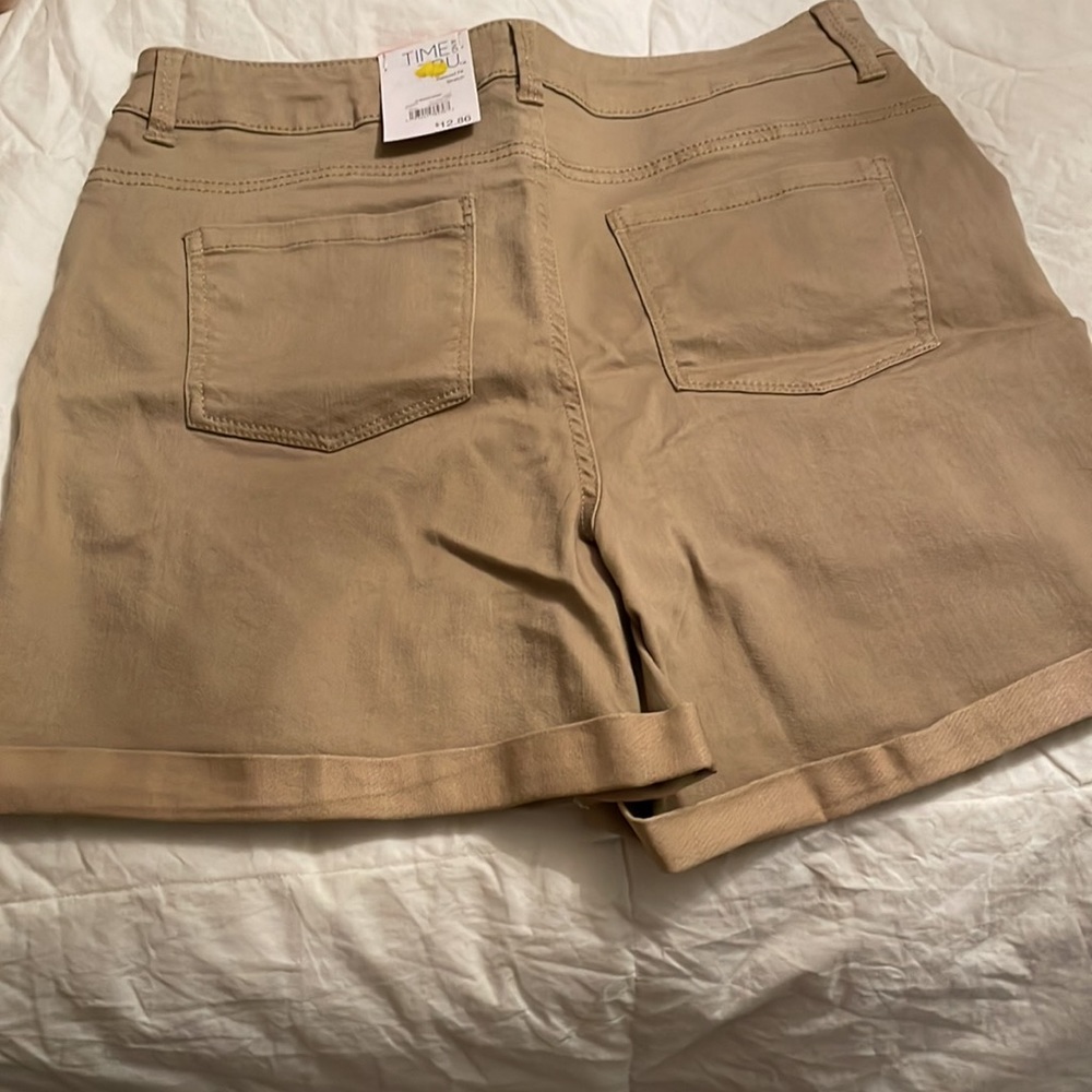 Khaki relaxed fit stretch pull on shorts - Picture 2 of 3